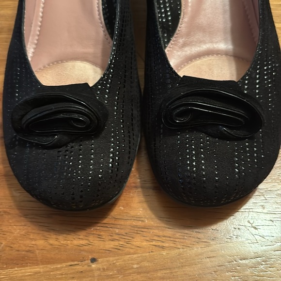 BEAUTIFEEL Dona Pump Black Trateggio Suede Floral Rosette Comfort Low Heel - Picture 7 of 8